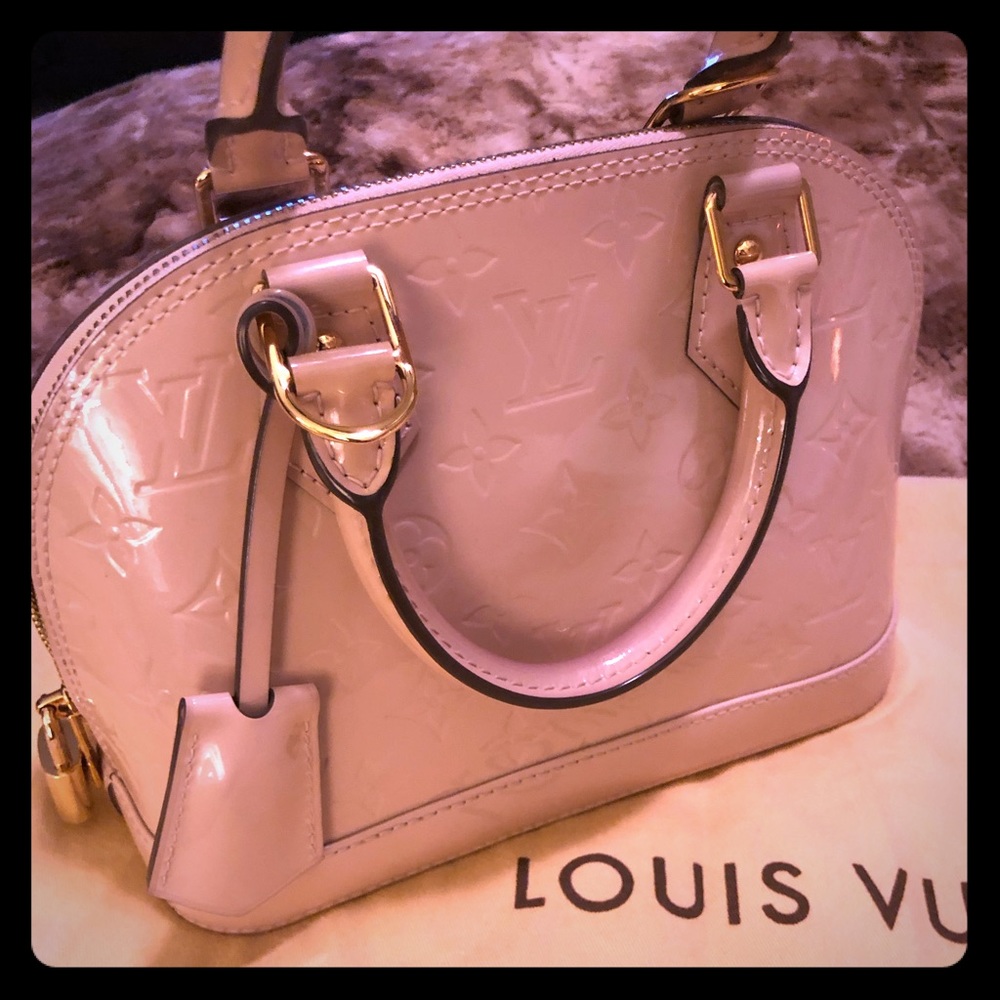 💕Louis Vuitton- Brand New Alma BB Purse 🙋🏼‍♀️